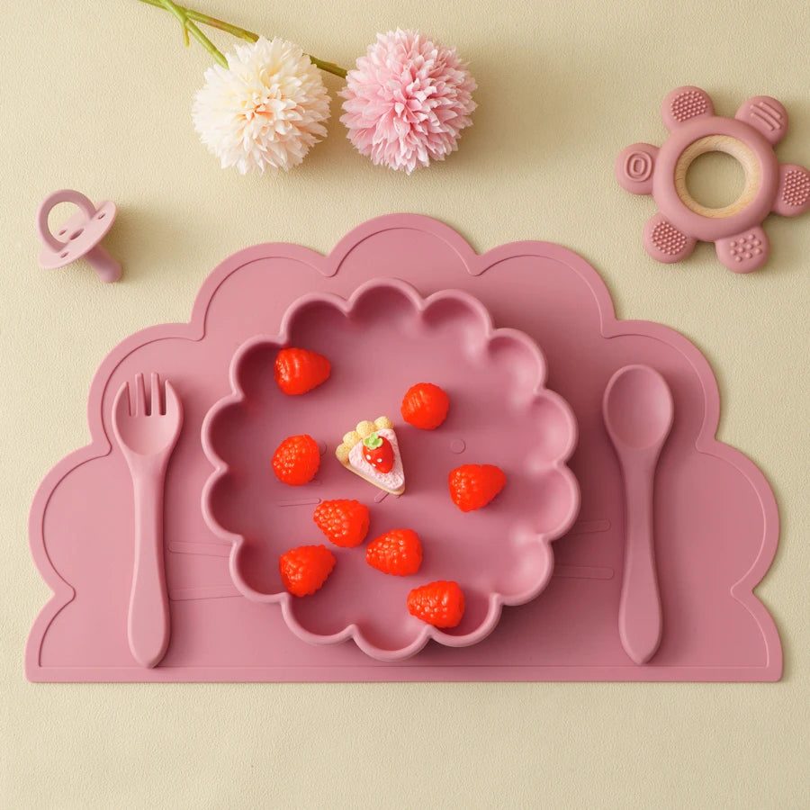 Wholesale BPA Free Silicone Baby Feeding Set 4 Pcs Cartoon Shapes Place Mat Soft Spoon Fork For Kids Newborn Weaning Tableware