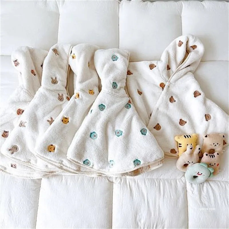 2023 Winter Baby Hooded Cloak Baby Girl Coat Infant Outfit Windproof Coral Velvet Blankets for Newborn Embroidered Baby Clothes