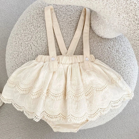 Autumn new baby clothing, 0-5 year old female baby, fashionable and versatile suspender lace skirt and pants three piece set