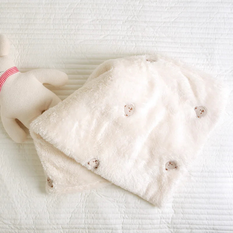 Baby blanket Hug blanket is a baby blanket embroidered nap blanket for children