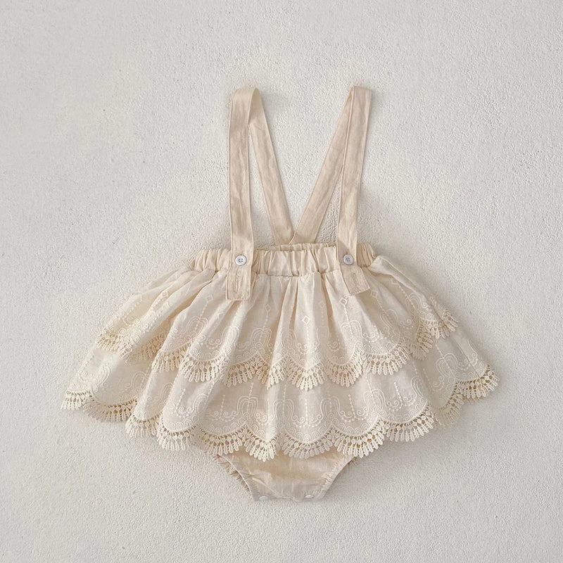 Autumn new baby clothing, 0-5 year old female baby, fashionable and versatile suspender lace skirt and pants three piece set